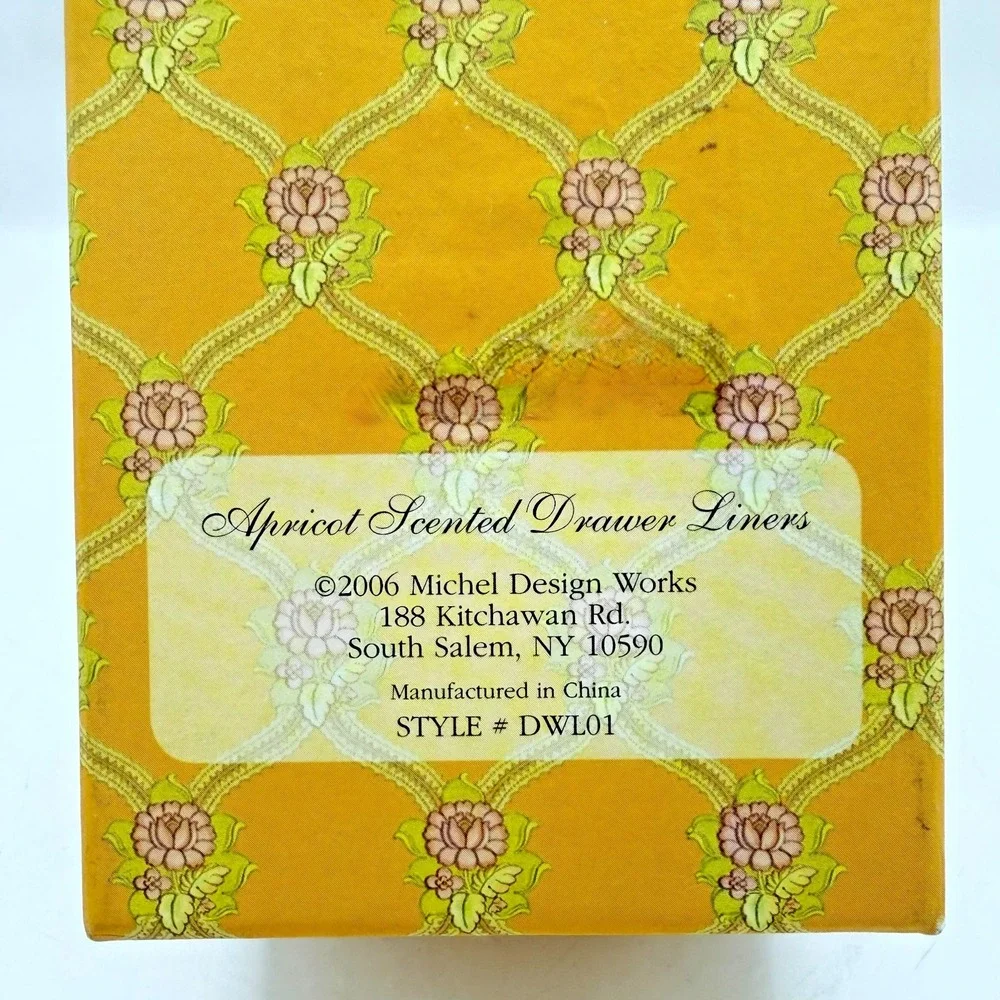 New Vintage Michel Design Works Apricot Scented Drawer Liners 6 Sheets 006 DWL01